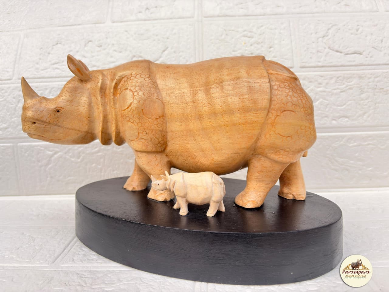 Handcrafted One-Horned Rhino with Decorative Plate – Large Wooden Showpiece (10 inch)